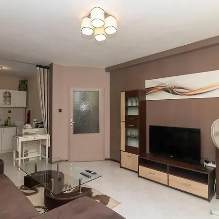 Neli's Cozy Sofia